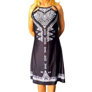 Ladies spaghetti strap summer dress size M Black white pattern on front silky